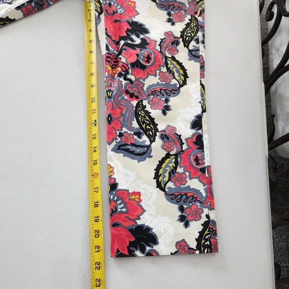Jcrew Capri Pants Casual Womens Stretch White, Black & Red Floral Print Size 4P - Picture 4 of 10